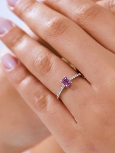 0,11 Karat Pırlanta Pembe Safir Yüzük