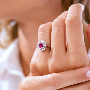 1,10 Karat Pırlanta Bagetli Yakut Yüzük