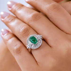 1,41 Karat Bagetli Pırlanta Zümrüt Yüzük